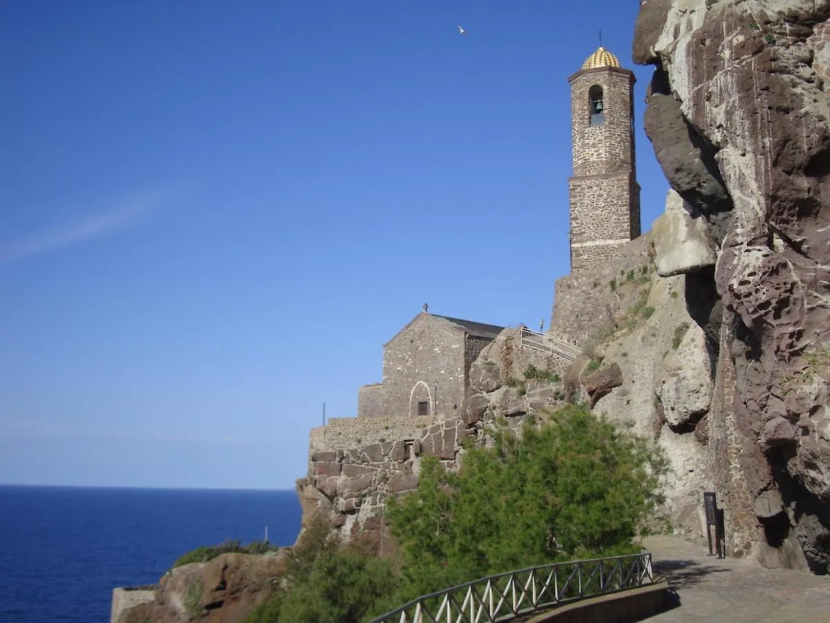 Grazioso attico vicino alla spiaggia e al centro Castelsardo Appartamento